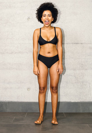 LOVJOI Bikini Top in schwarz hergestellt in Europa