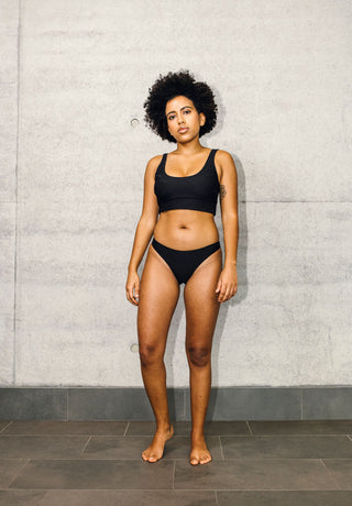 LOVJOI Bikini Top in schwarz hergestellt in Europa